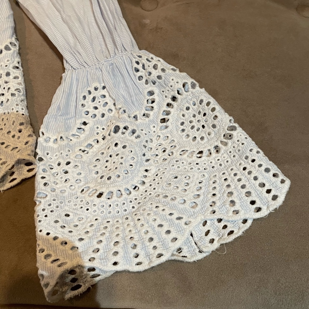 Beautiful summer shoulder down top with crochet on the sleeves and the bottom - Picture 4 of 5